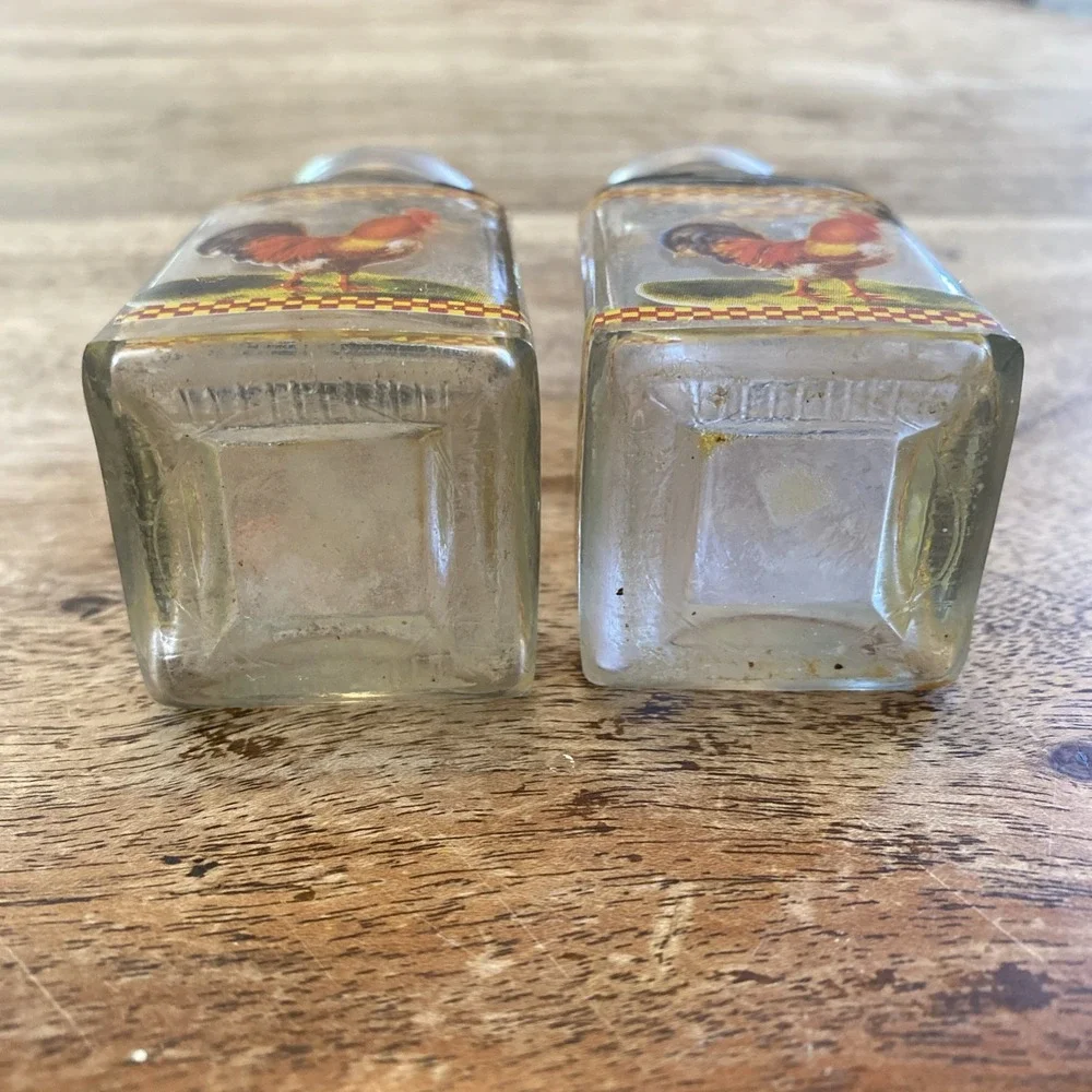 Salt & Pepper Shakers Clear Glass w/ Rooster Chicken Design Checker Vintage 4